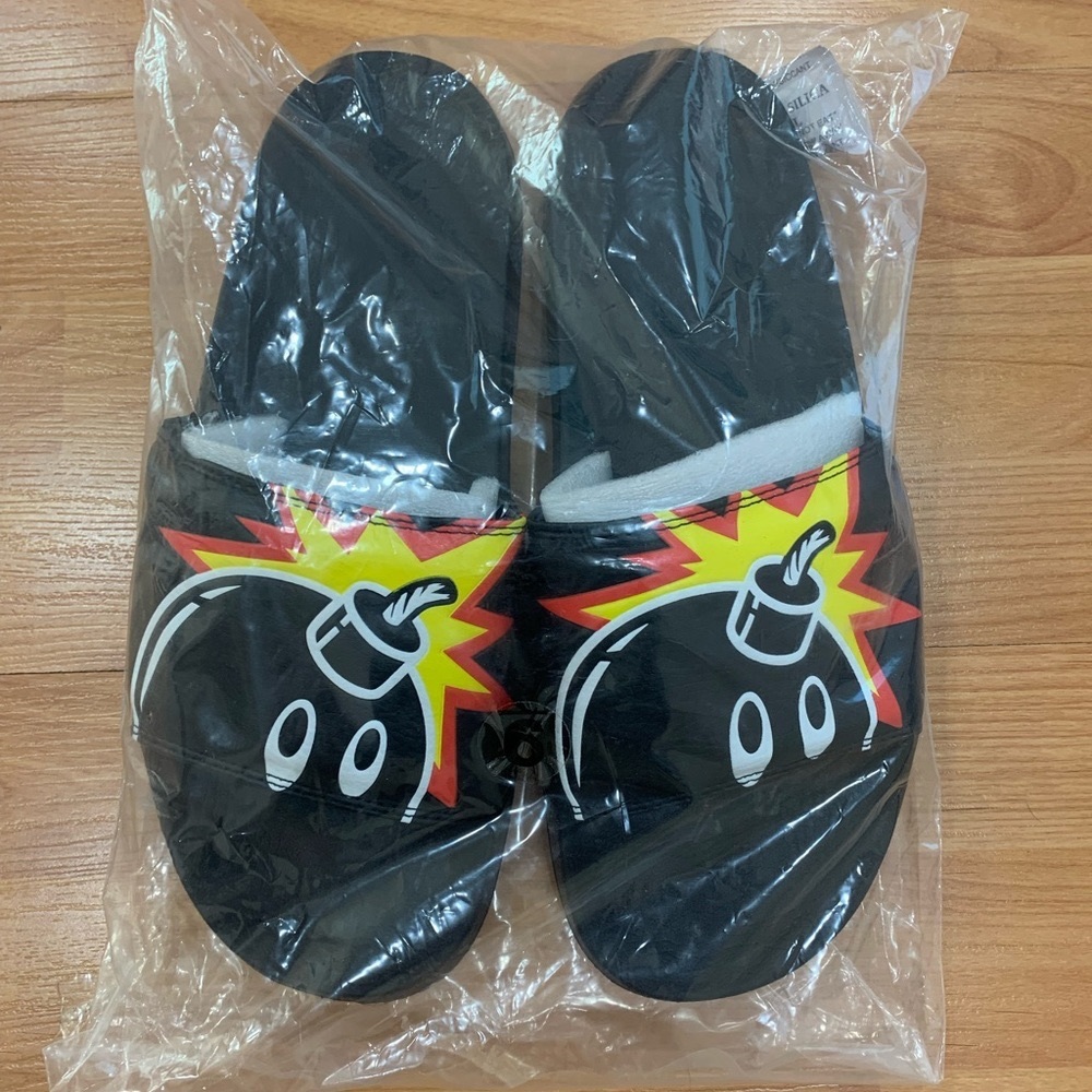 The Hundreds slip on slide sandals